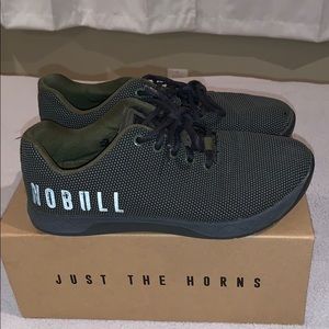 NoBull trainers size 8.5 color = army green